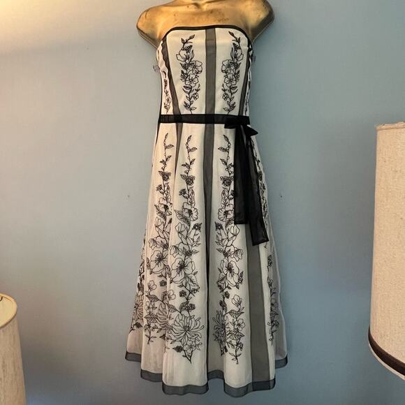 Lace floral dress, embroidered with bow accent, ivory, seen on TV show Charmed 8 - Picture 2 of 14